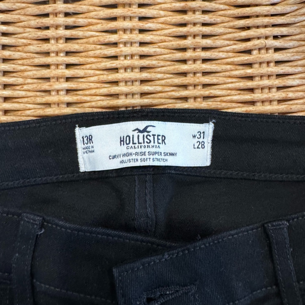 Hollister Curvy High-Rise Super Skinny Jeans - Black